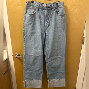 Abercrombie & Fitch Jeans size 31/12. “The 90s relaxed jean high rise”